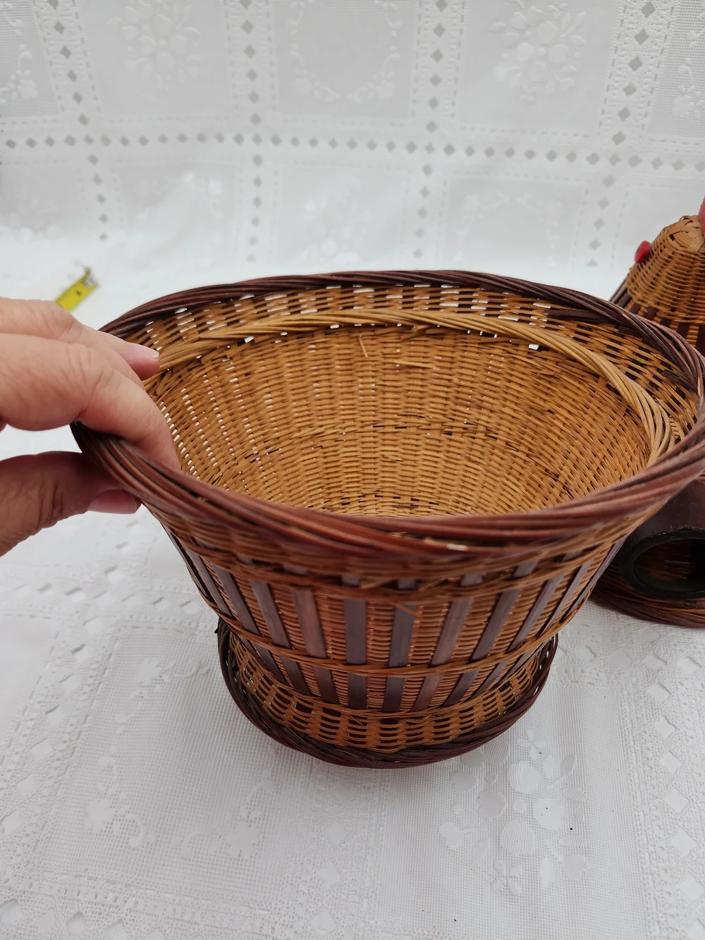 Woven Rattan Chicken Basket with Lid - Rustic Decorative Storage Farmhouse Decor